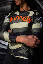 WOMEN'S TECHNO CAMO LONG SLEEVE RASHGUARD