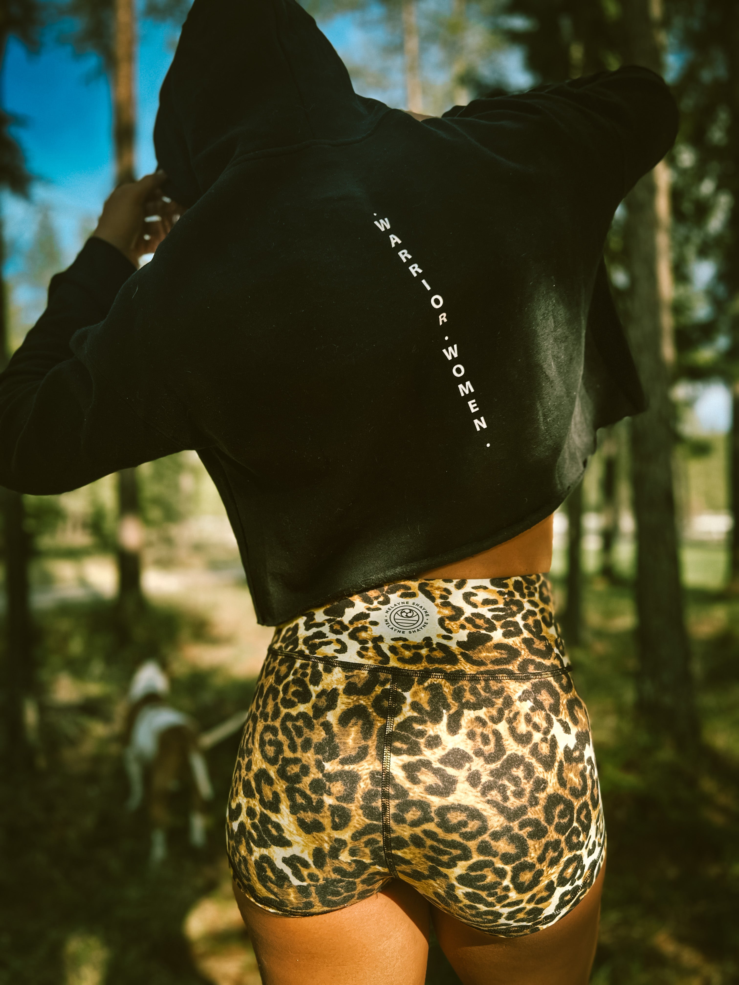 THE WOLF WOMEN CROP HOODIE